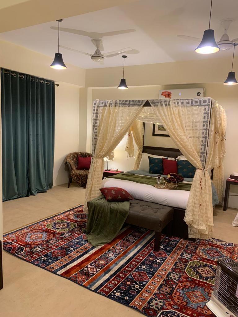 The Mandarin Inn Gilgit Exteriör bild